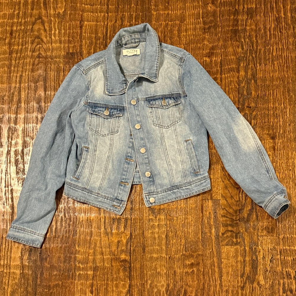 Ci Sono Cropped Light Wash Denim Jacket | Classic Trucker | Size M Staple